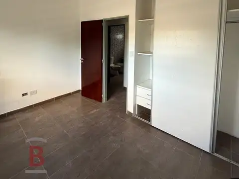 Departamento en Alquiler en Los Hornos, $ 720.000