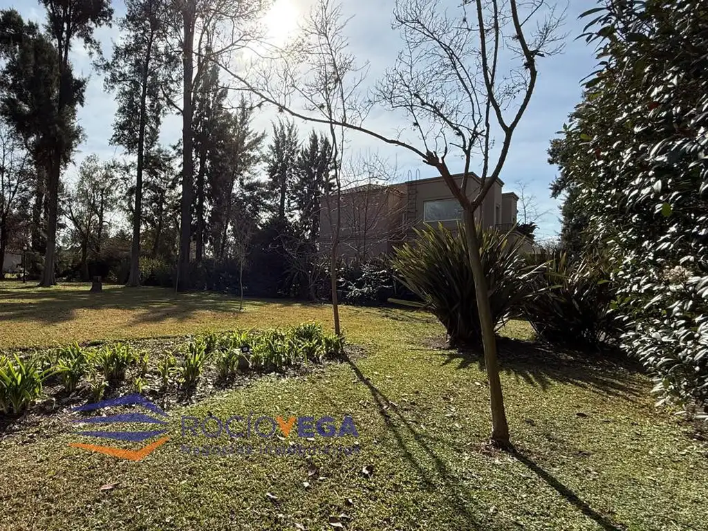 Terreno - 1.600  m² Total | 40  mts Frente | 40  mts Fondo