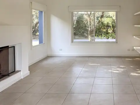 Casa en Alquiler con 1 cochera