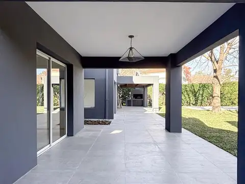 Casa en Alquiler al Oeste