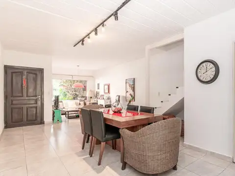 Casa 4 ambientes con 3 baños