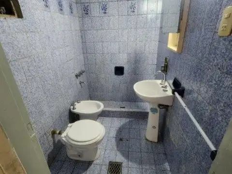 Casa 2 dormitorios con patio verde