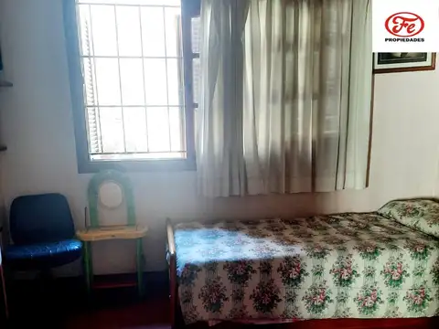 VENTA Casita sobre lote propio de 4 ambientes, en 2 plantas.