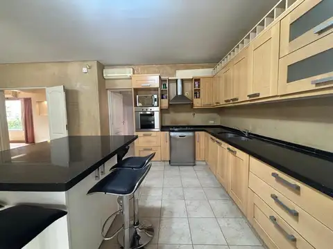 Casa 5 ambientes con 3 baños