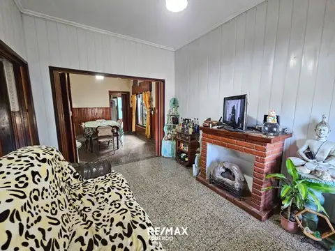 Casa 4 ambientes con 2 baños