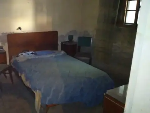 Casa en dos plantas, ideal 2 familias de 6 ambientes