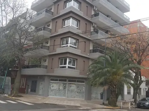 EXCELENTE S/PISO 2 AMB AL  FTE C/BALCON TERRAZA DORM C/PLACARD BÑO COMP  A ESTRENAR POSESION INMEDIATA.