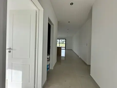 Casa 4 ambientes con 3 baños