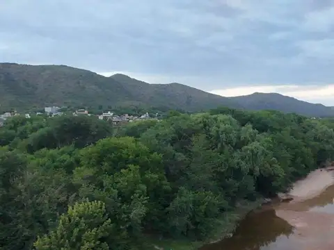 Casa 8 ambientes con 2 baños