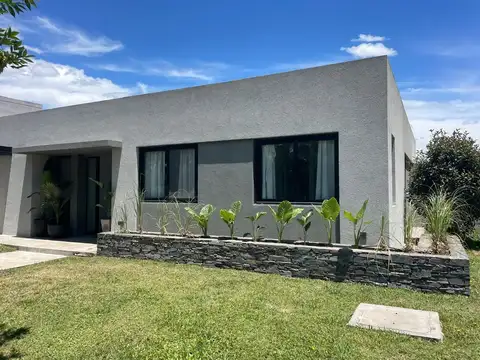 Casa en Venta en Haras Santa Maria, USD 259.000