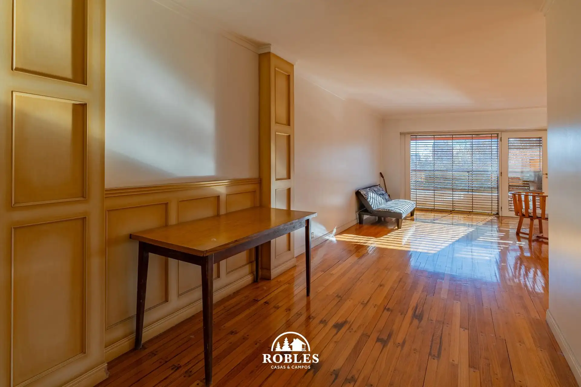Departamento cinco ambientes, frente a Plaza Mitre