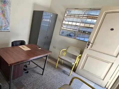 Galpón + casa en venta en Morón