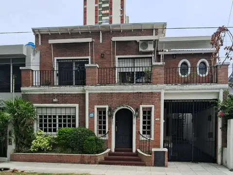 Casa en venta - 4 Dormitorios 3 Baños - Vicente López