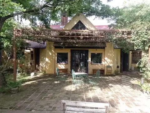 Casa en Venta con 2 cocheras