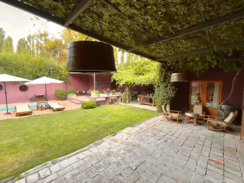 Casa en Venta con 8 cocheras
