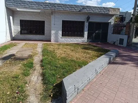 VENTA DOS CASAS DE 3 DORMITORIOS COCHERA B PARQUE