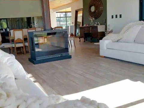 Casa 6 ambientes con 4 baños