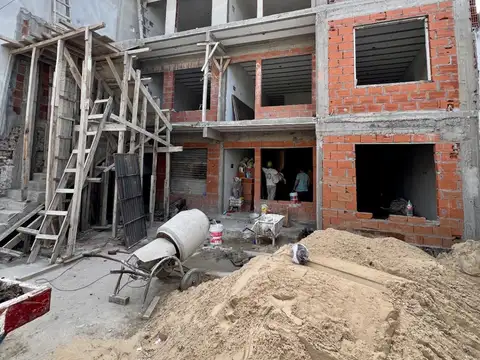 DEPARTAMENTO 2 1/2 AMB-PLANTA BAJA FRENTE- C/ PATIO- ENTREGA JUN 2026