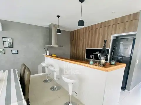 Casa 4 ambientes con 2 baños
