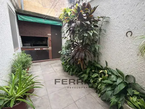 Depto de pasillo - 2 Dormitorios con PATIO