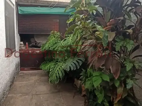 Depto de pasillo - 2 Dormitorios con PATIO