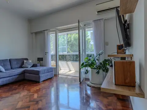 Venta de Departamento estilo PH de 3 ambientes en Parque Chacabuco. Sin expensas. Apto crédito.