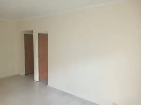 Departamento en Alquiler en Sarandi, $ 530.000