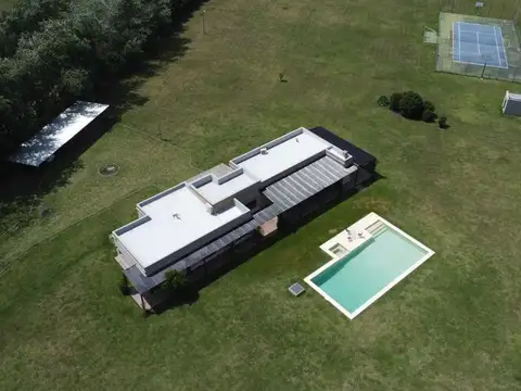 LOTE CON CASA 7 AMB PILETA TENIS LOMA ESCONDIDA 