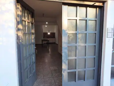 Departamento en Alquiler en Los Hornos, $ 330.000