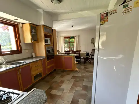 Casa 4 ambientes con 3 baños