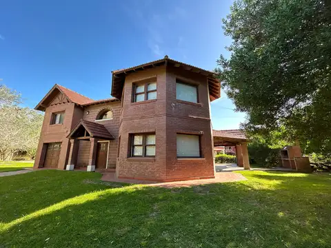 Casa en Venta con 2 cocheras