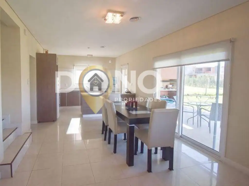 Casa en Venta - 3 dormitorios - USD 320.000