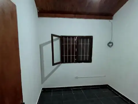 Pasaje Toledo 1725 - Casa dos dormitorios
