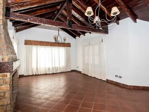 Casa 6 ambientes con 3 baños