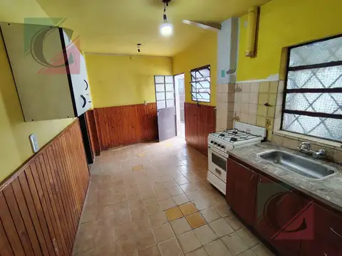 Depto Tipo Casa en Alquiler en Lanus Oeste, $ 380.000