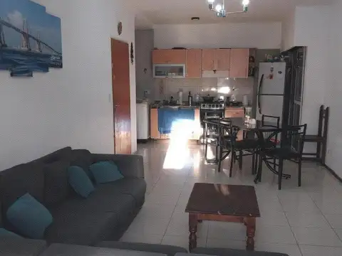 DOS DEPARTAMENTOS TIPO CASA EN BLOQUE DE 2 Y 3 AMBIENTES AL FRENTE