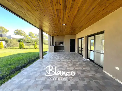 Casa en Alquiler en Pilar Del Este, USD 1.200