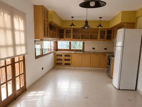 Casa en Venta con 3 cocheras