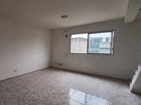 Depto Tipo Casa 2 ambientes con 1 baño