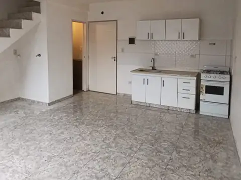 Depto Tipo Casa en Alquiler de 1 dormitorio