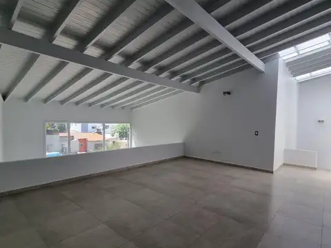 Oficina 5 ambientes con 2 baños
