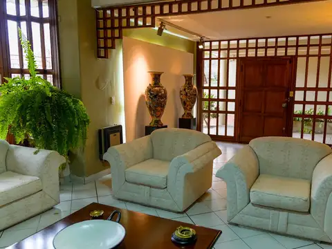 Casa en Venta con 3 cocheras