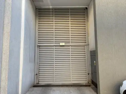 Cochera cubierta en venta en pleno microcentro