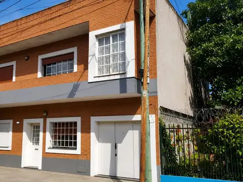 IMPECABLE CASA DE 2 PLANTAS 7 AMB EN ZONA SAN JUSTO