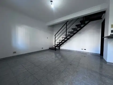 Depto Tipo Casa en Venta con 1 cocheras