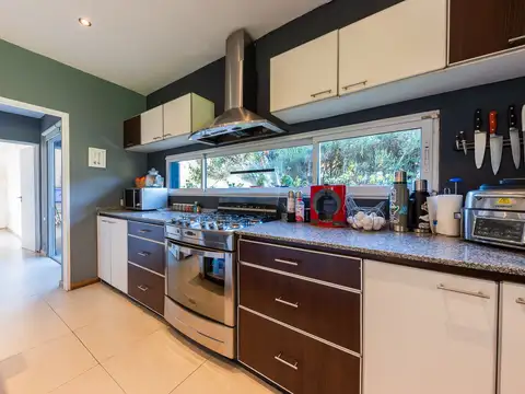 Casa 5 ambientes con 2 baños