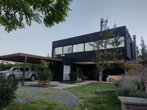 VENTA CASA 5 AMBIENTES SANTA TERESA VILLA NUEVA