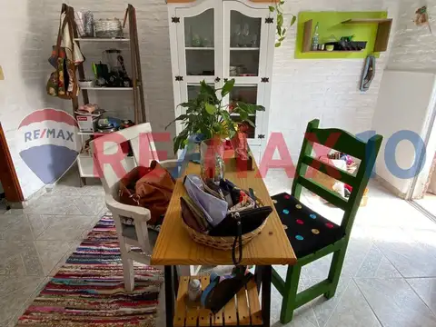 Casa 9 ambientes con 2 baños