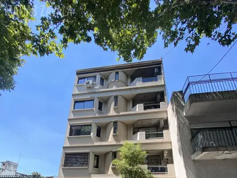 Excelente 3 amb Luminoso con patio s/ Av de los Incas