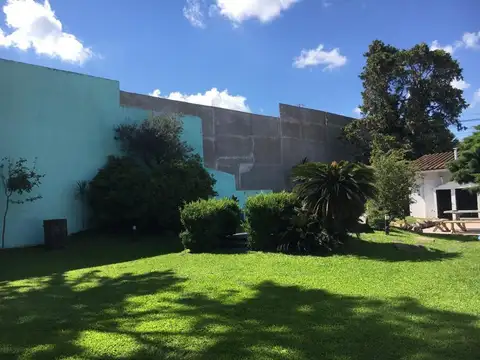 Casa sobre Ruta 4- Ideal uso comercial/ industrial -